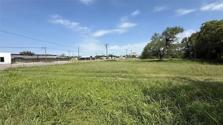 1007 S Washington, Beeville, TX 78102 - #3