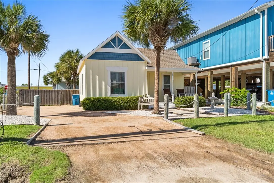 201 E Oaks Avenue, Port Aransas, TX 78373 - #1