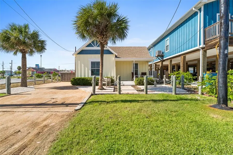 201 E Oaks Avenue, Port Aransas, TX 78373 - #2