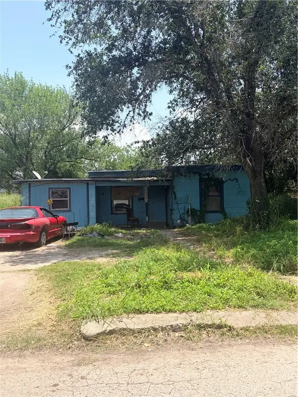 1604 Pena Street, Alice, TX 78332