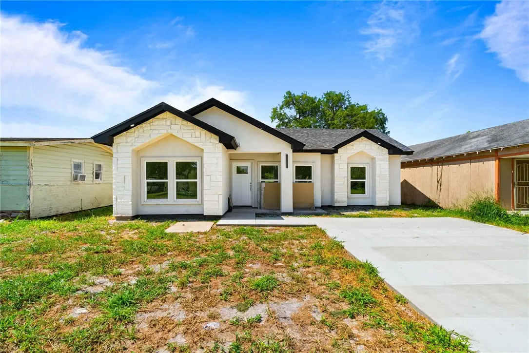 624 W Johnston Avenue, Kingsville, TX 78363 - #1