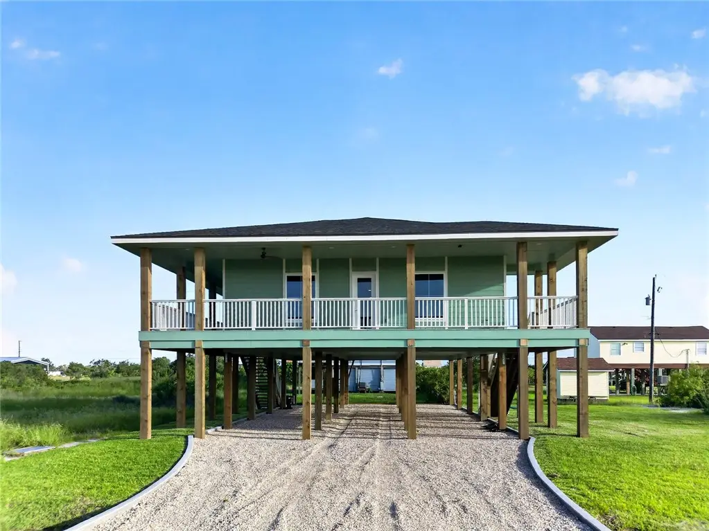 130 W Glen Oak, Rockport, TX 78382 - #1