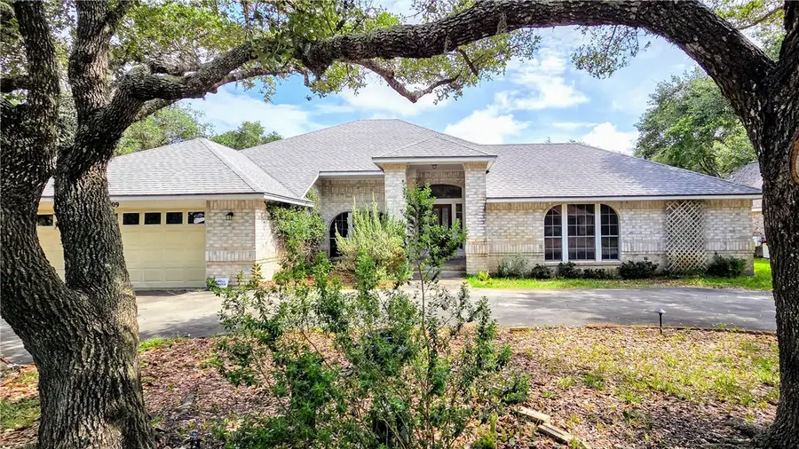 409 Champions Drive, Rockport, TX 78382 - #2