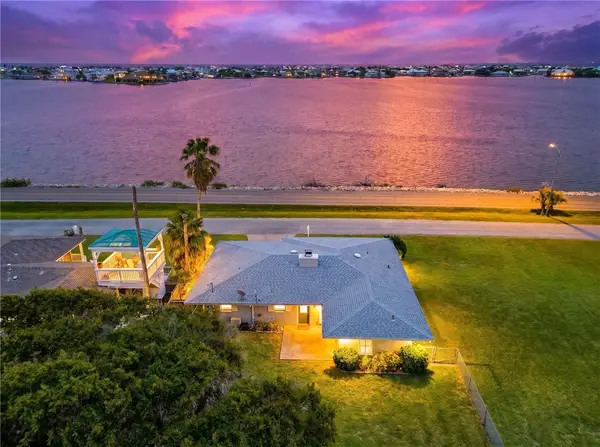 1701 Bayshores, Rockport, TX 78382