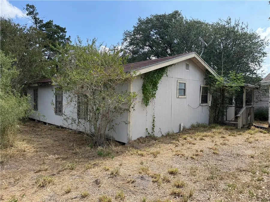 814 W 3rd Street, Bishop, TX 78343 - #3