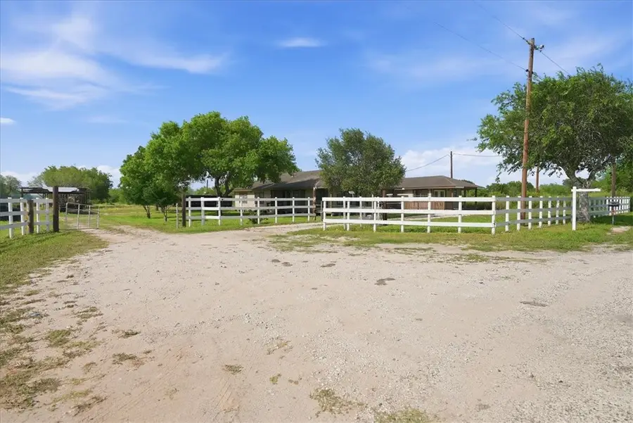 197 County Road 460, Alice, TX 78332 - #2