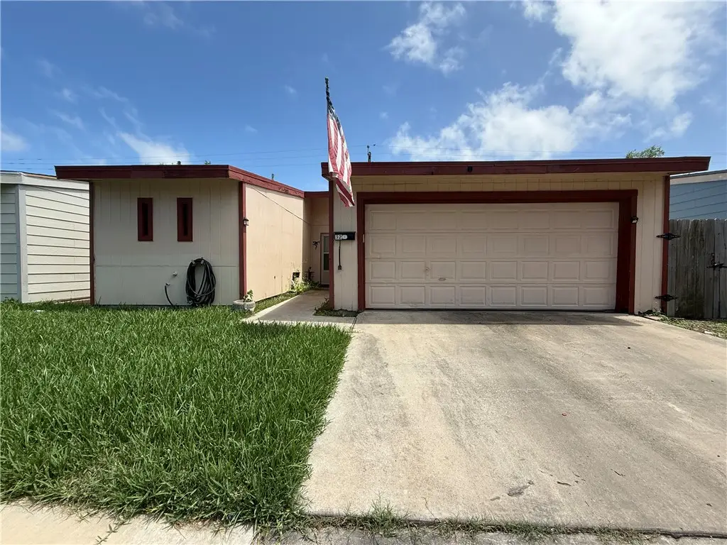 32 S Commonsway Drive, Portland, TX 78374 - #1