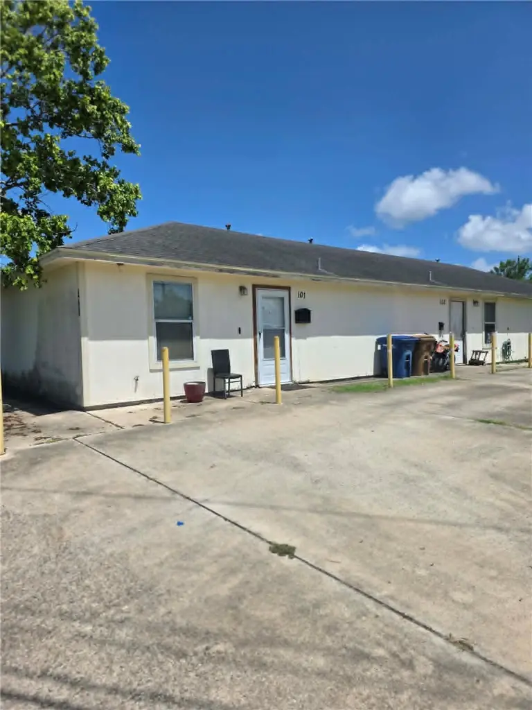 2851 Highland Avenue, Corpus Christi, TX 78405 - #2