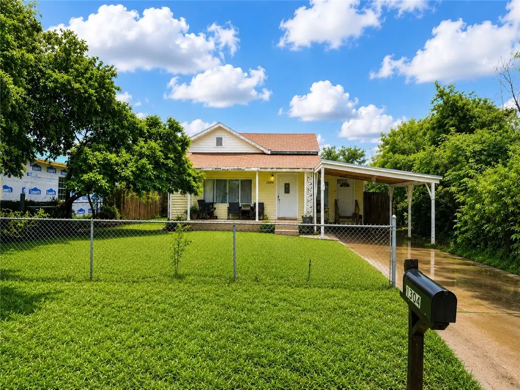 1304 E Richard Avenue, Kingsville, TX 78363 - #1
