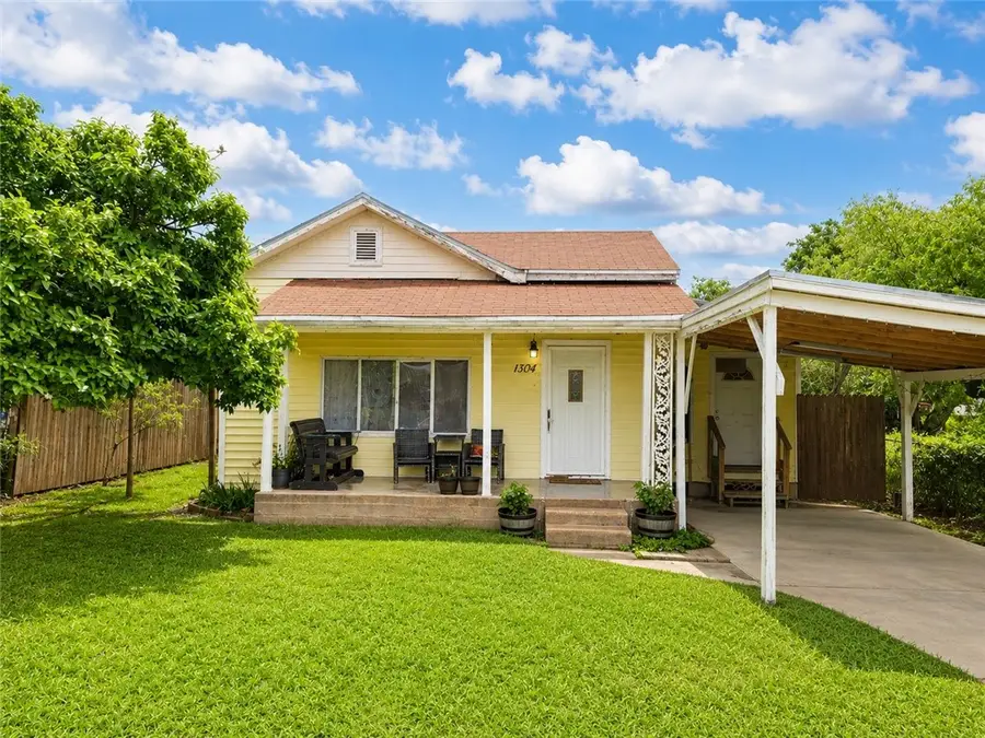 1304 E Richard Avenue, Kingsville, TX 78363 - #2