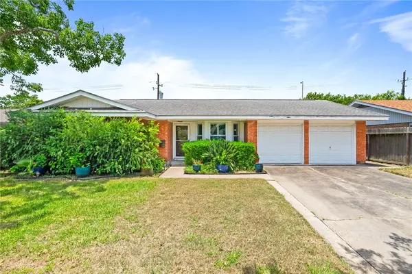 1613 Sandalwood Drive, Corpus Christi, TX 78412