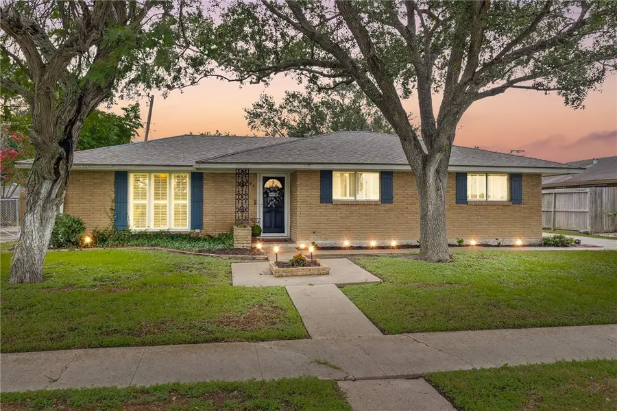 922 Meadowbrook Drive, Corpus Christi, TX 78412 - #2