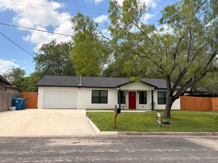 1400 W Crockett Street, Beeville, TX 78102 - #1