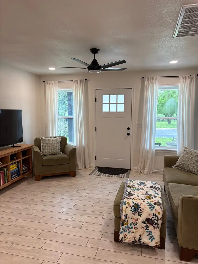 1400 W Crockett Street, Beeville, TX 78102 - #2