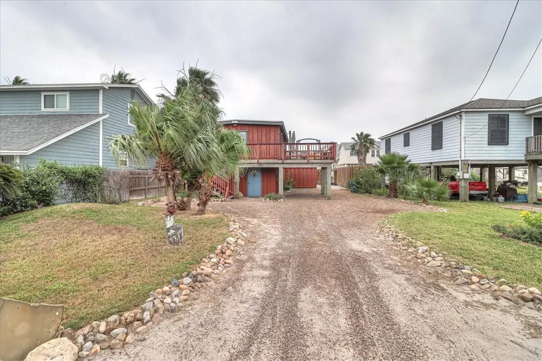 141 W White Avenue, Port Aransas, TX 78373 - #1