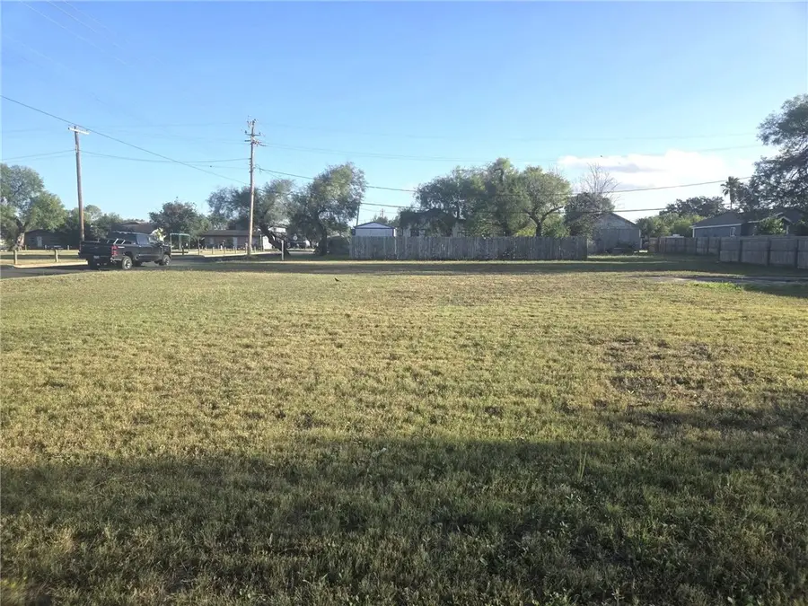 600 W Corral Avenue, Kingsville, TX 78363 - #3