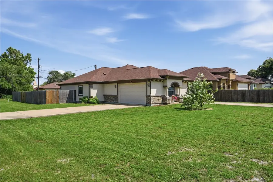 162 S 11th St & Yoakum, Aransas Pass, TX 78336 - #2