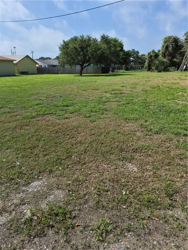 407,405 E Concho Street, Rockport, TX 78382