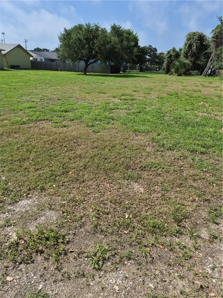 407,405 E Concho Street, Rockport, TX 78382 - #2