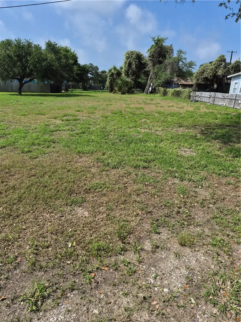 407,405 E Concho Street, Rockport, TX 78382 - #3