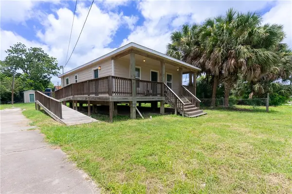104 Commerce Street, Refugio, TX 78377