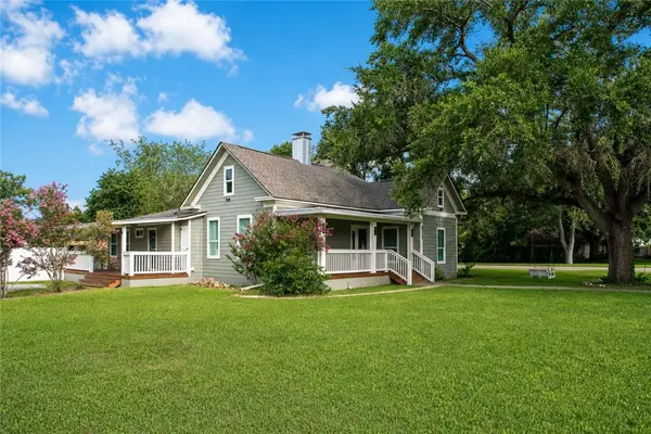 811 N Buchanan Street, Beeville, TX 78102