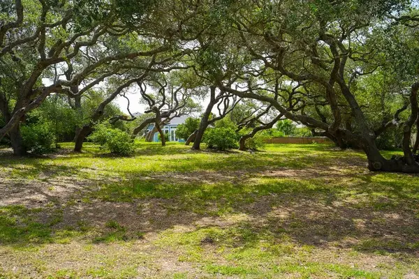 9 Bahama Street, Rockport, TX 78382