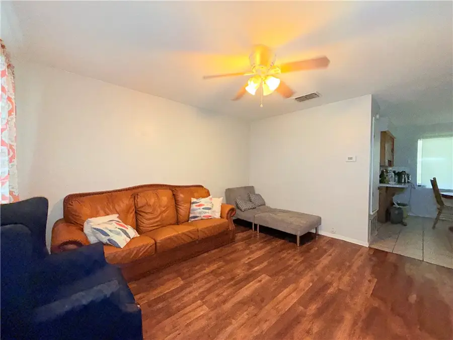 206 W Lott Avenue, Aransas Pass, TX 78336 - #2