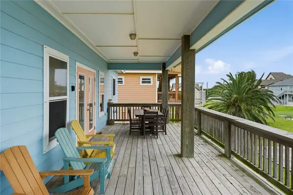 1306 S Magnolia Street, Rockport, TX 78382