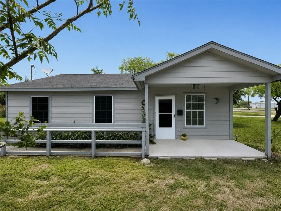 201 E 9th Street, Bishop, TX 78343 - #2