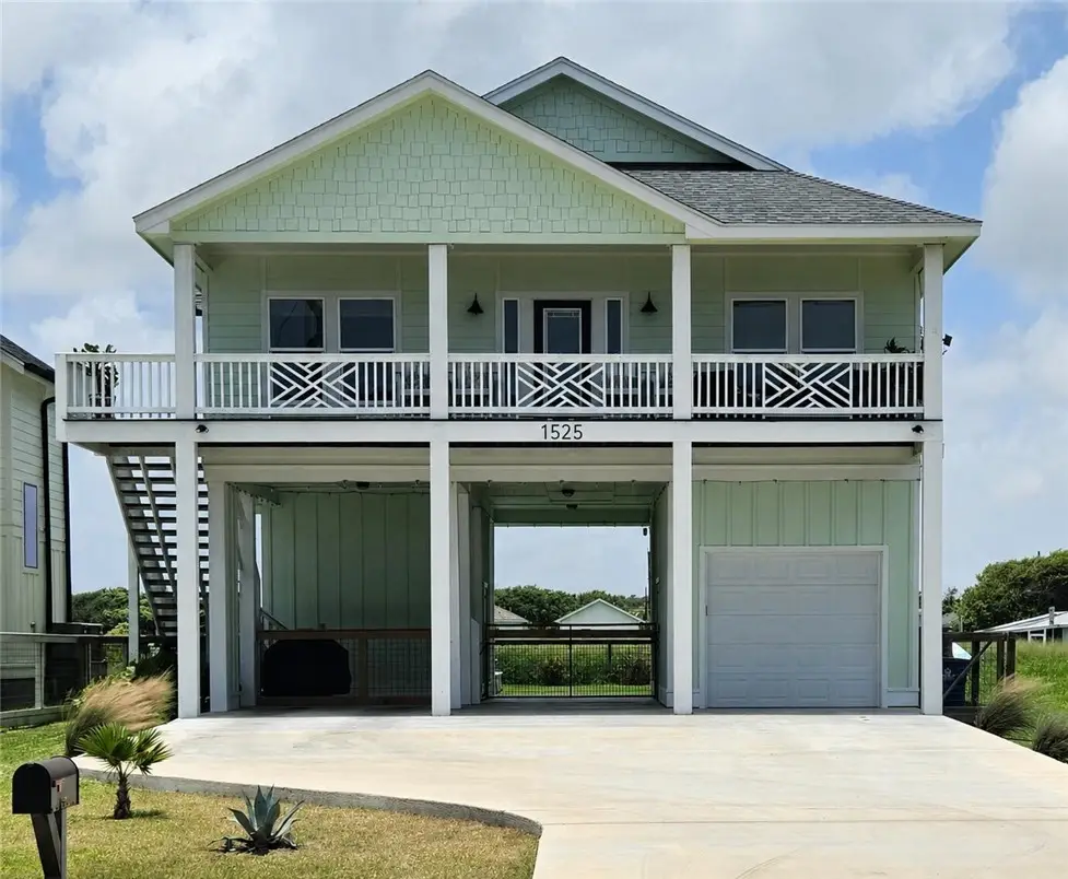 1525 S Live Oak Street, Rockport, TX 78382 - #1