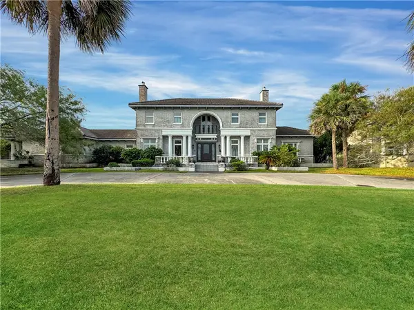 5001 Ocean Drive, Corpus Christi, TX 78412