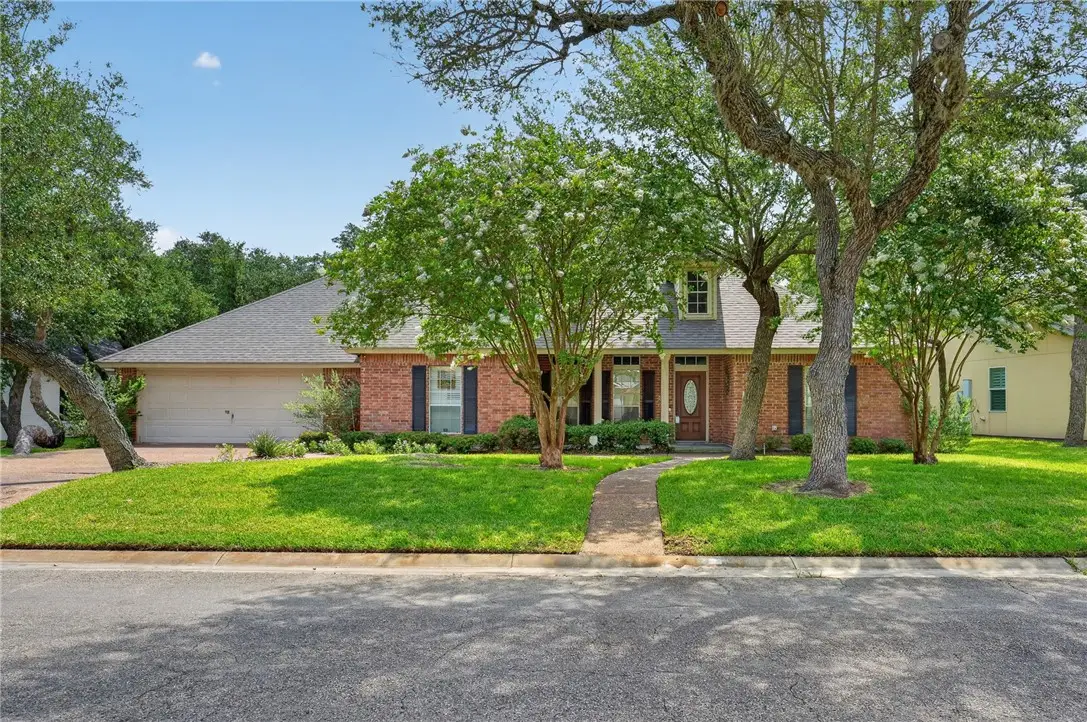 204 Champions Drive, Rockport, TX 78382 - #1