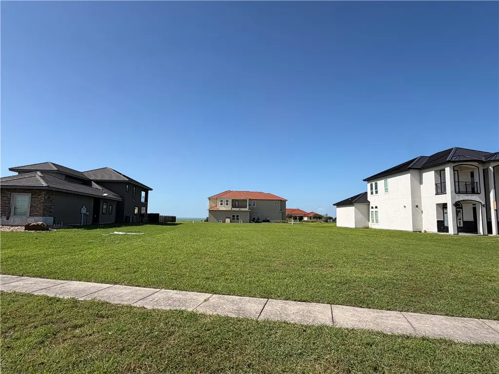 320 Country Club Boulevard, Portland, TX 78374 - #1