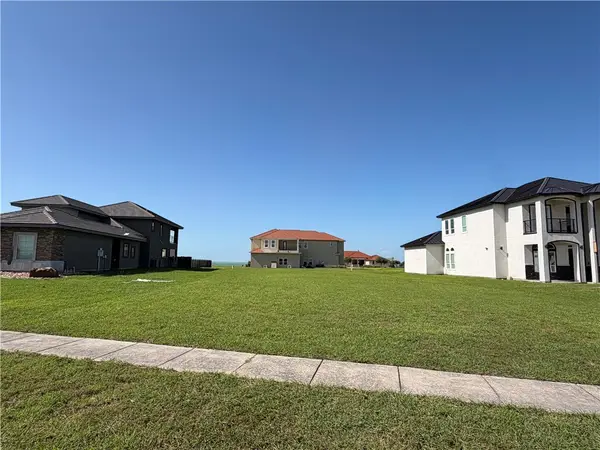 320 Country Club Boulevard, Portland, TX 78374