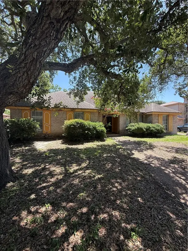 2014 Pecan Drive, Portland, TX 78374