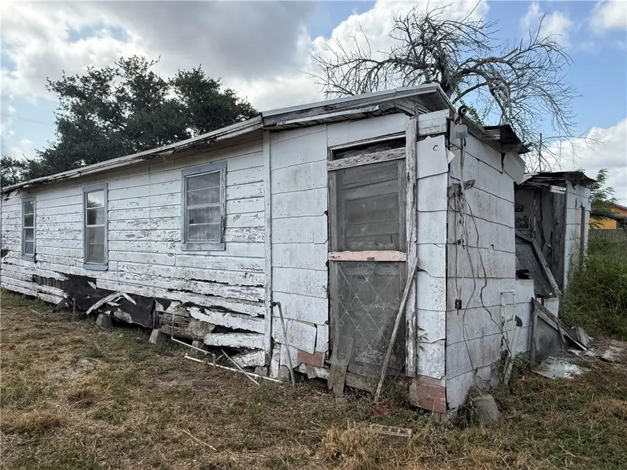 314 N Francis Street, Bishop, TX 78343 - #3