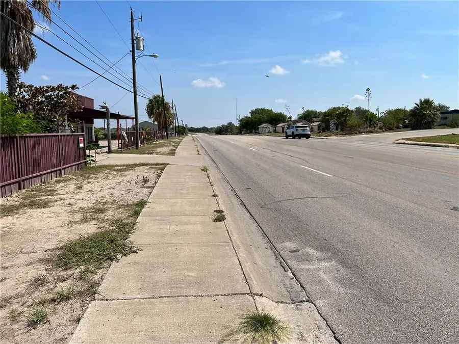 1213 N Harborth, Three Rivers, TX 78071 - #3