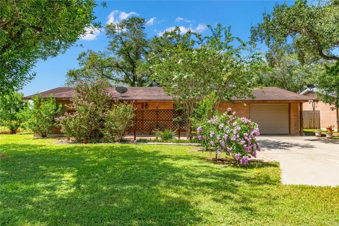 639 Sw 10th St, Premont, TX 78375 - #1