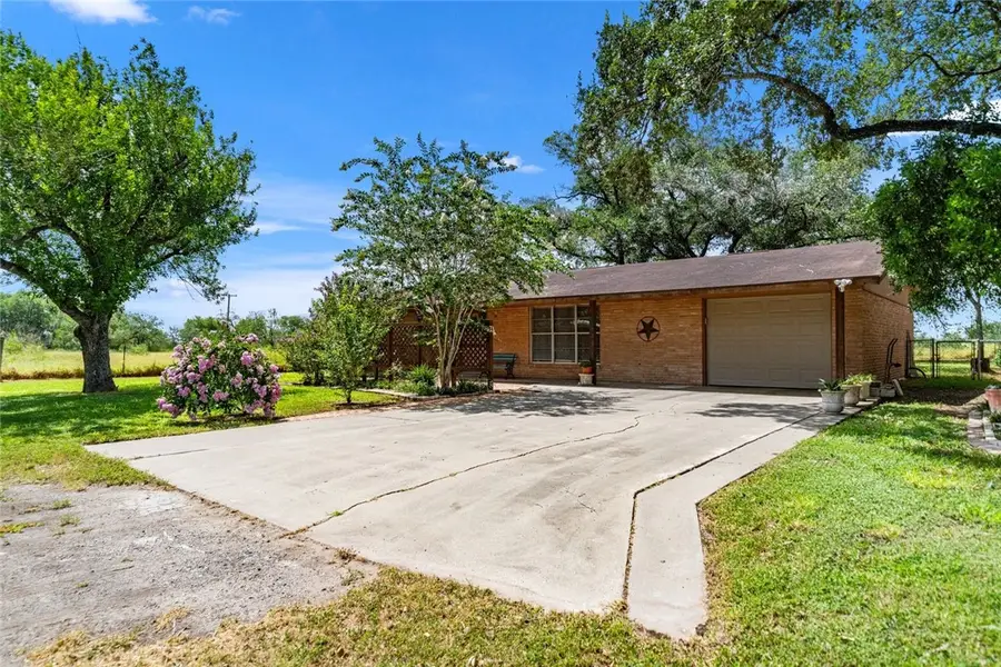 639 Sw 10th St, Premont, TX 78375 - #2