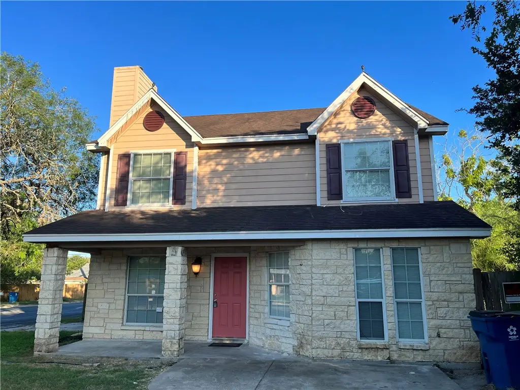 908 E Hefferman Street, Beeville, TX 78102 - #1
