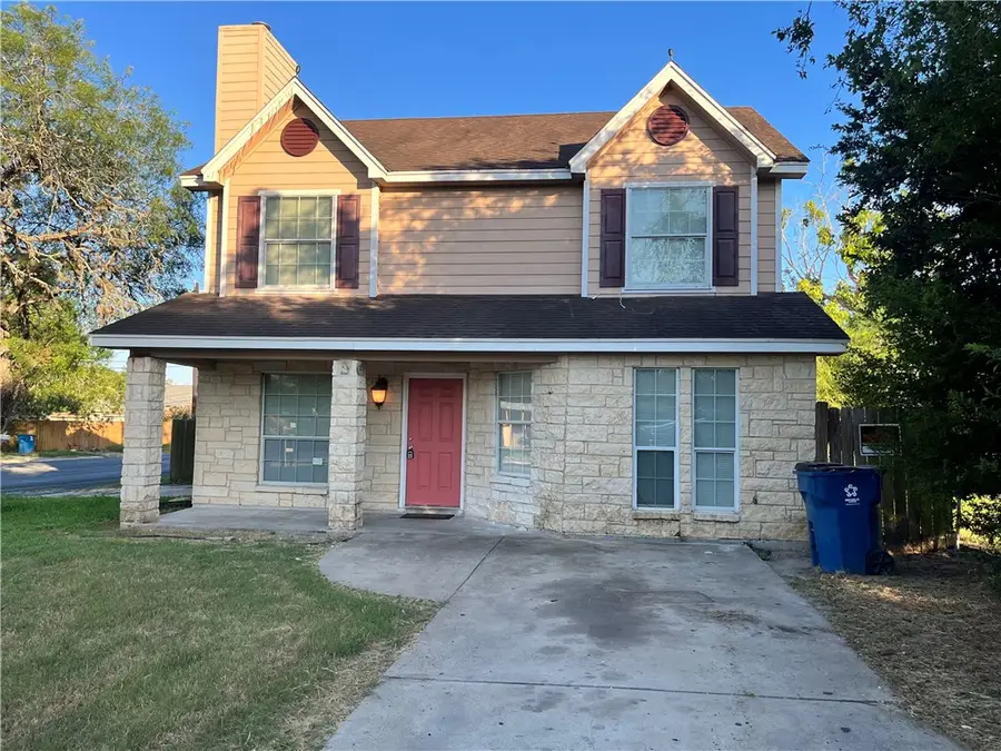 908 E Hefferman Street, Beeville, TX 78102 - #2