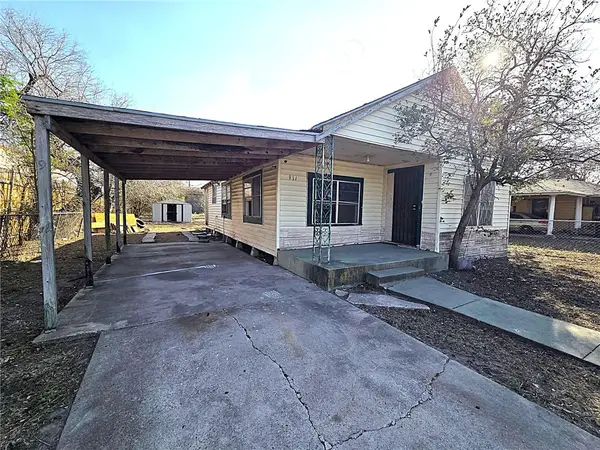 909 E Kleberg Avenue, Kingsville, TX 78363