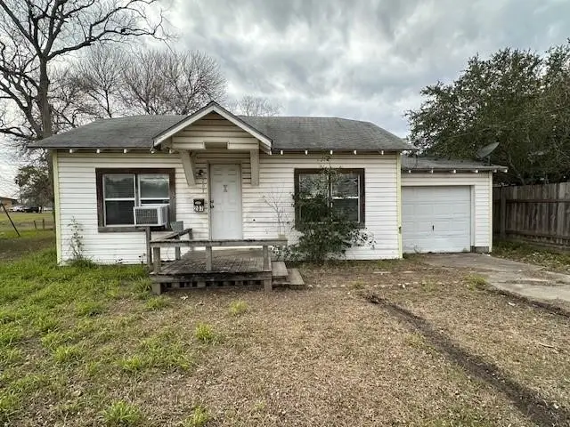 207 N Oneal Avenue, Sinton, TX 78387 - #1