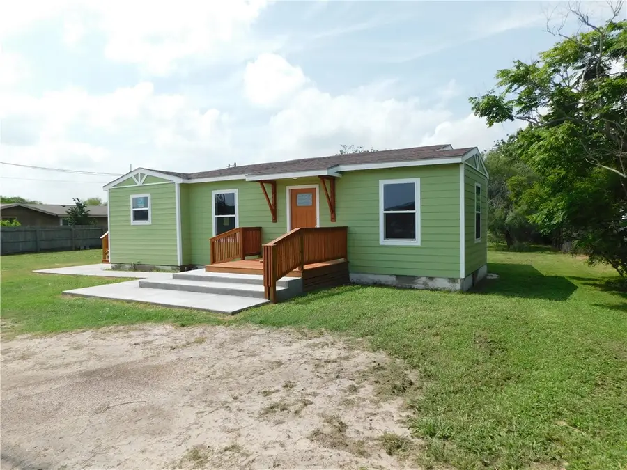 1508 E Corral Avenue, Kingsville, TX 78363 - #2