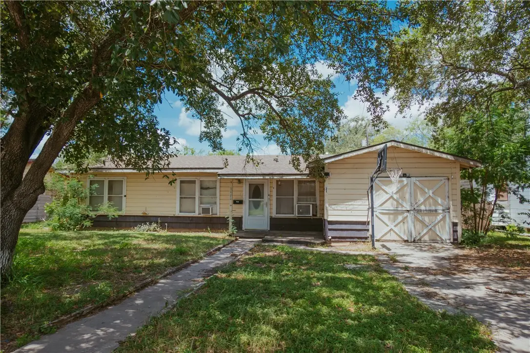 621 S Wanda Drive, Kingsville, TX 78363 - #1