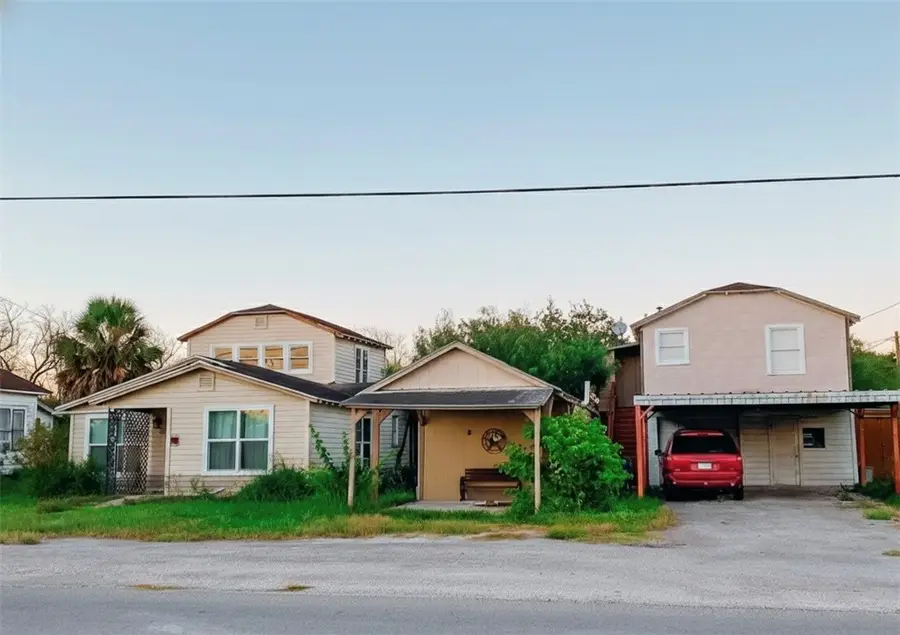 319 W Main Street, Bishop, TX 78343 - #2