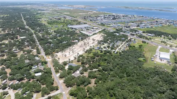 39 Portia Avenue, Rockport, TX 78382