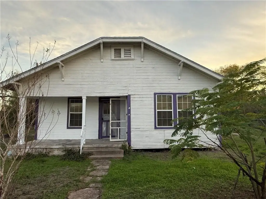 519 W Mesquite Avenue, Kingsville, TX 78363 - #1