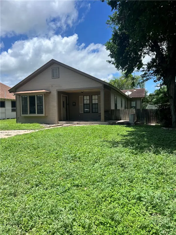 526 W Nettie Avenue, Kingsville, TX 78363